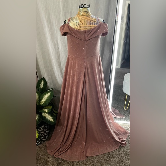 Elegant Pink Evening Gown - Picture 2 of 5